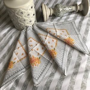 Napkins lot of 4 . 100%cotton.Color gray & orange